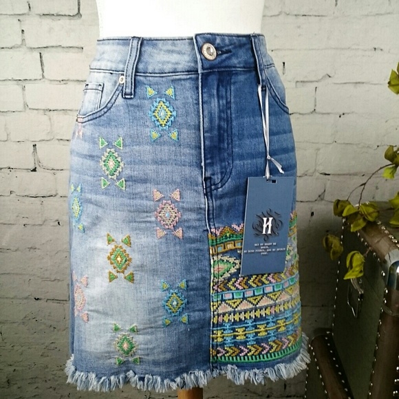 Hydraulic Dresses & Skirts - NWT Hydraulic distressed denim Aztec skirt
